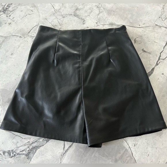 Zara Mini Skort 🖤 - Picture 3 of 5
